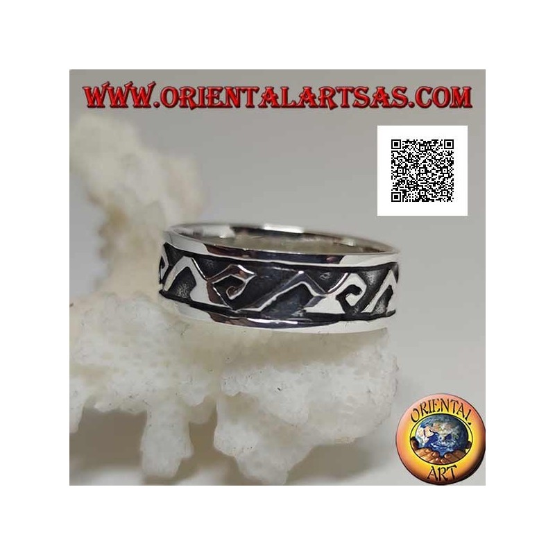 Anillo de plata con símbolos de Arquímedes en bajorrelieve