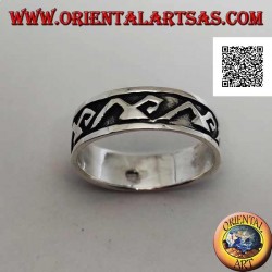 Anillo de plata con símbolos de Arquímedes en bajorrelieve