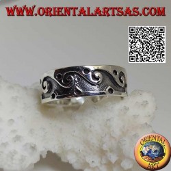 Silver ring with engraved waves and balls