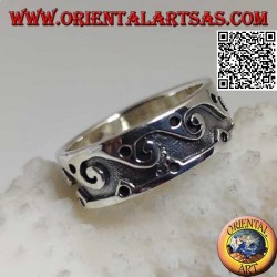 Silver ring with engraved waves and balls