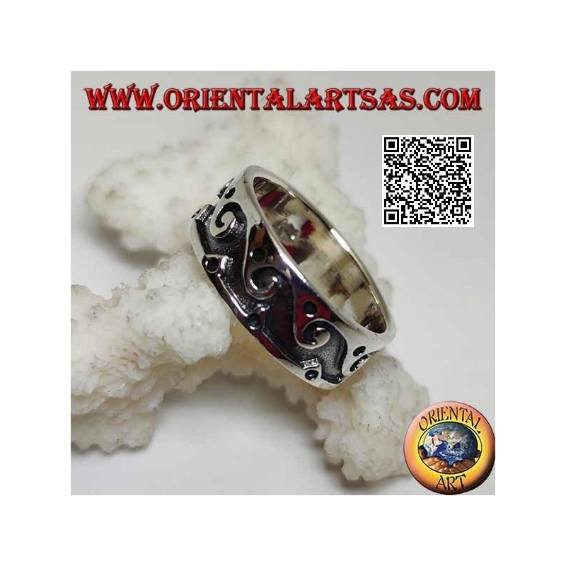 Silver ring with engraved waves and balls