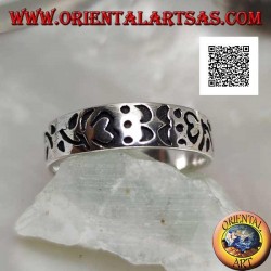 Silver ring with Om (Tibetan mantra) and engraved floral decorations