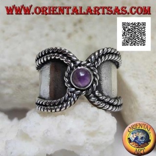 Bague large bande en argent avec entrelacement sur les côtés et améthyste ronde pour fermer