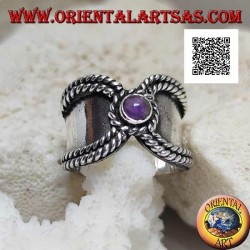 Bague large bande en argent avec entrelacement sur les côtés et améthyste ronde pour fermer