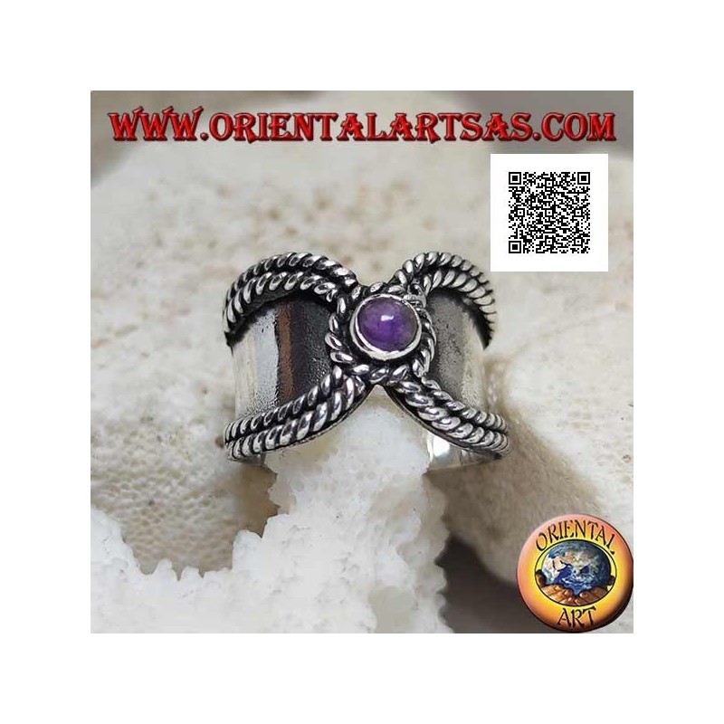 Anillo de banda ancha en plata con entretejido en los lados y amatista redonda para cerrar