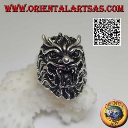 Anillo de plata con forma de cara de demonio maligno