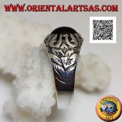 Silver ring with oval cabochon onyx set with claws and embossed floral decorations on the sides