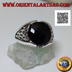 Silver ring with round onyx and motif in the triangle in bas-relief on the sides