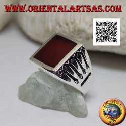 Silver ring with rectangular carnelian and 4 horizontal and 1 vertical lines engraved on the sides