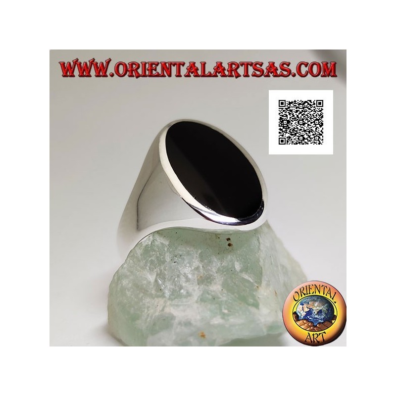 Anello in argento con onice ovale allungata a filo bordo su montatura liscia