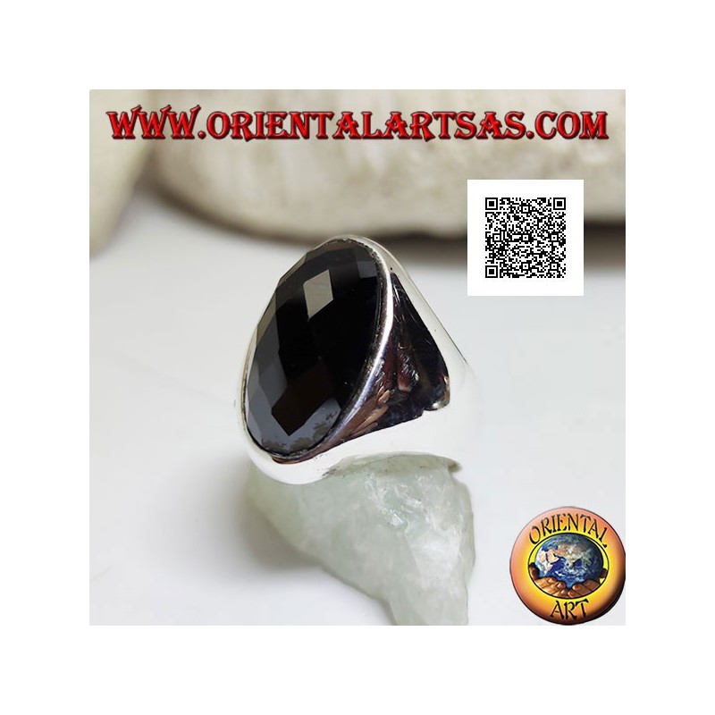 Silberring mit schmalem, länglichem, facettiertem, ovalem Onyx auf glattem Rahmen