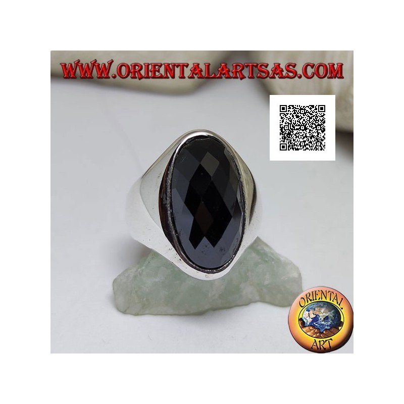 Anello in argento con onice ovale stretta allungata sfaccettata su montatura liscia