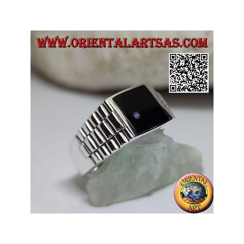 Bague en argent avec onyx carré et maillon d'horloge sur les côtés