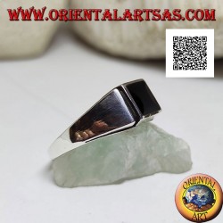 Silver ring with square onyx flush with the edge and vertical line engraved on the sides