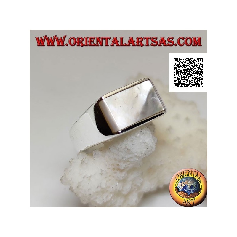 Silver ring with horizontal rectangular mother-of-pearl flush and protruding on the sides on a smooth frame