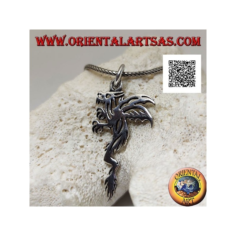 Pendentif en argent en forme de wyvern (dragon ailé à deux pattes) de profil style tribal