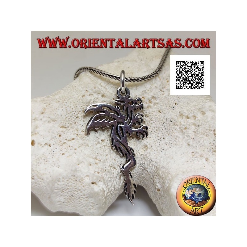 Pendentif en argent en forme de wyvern (dragon ailé à deux pattes) de profil style tribal