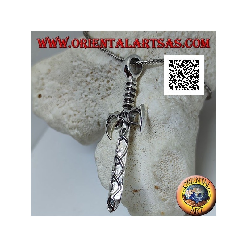 Pendentif épée en argent avec garde et cliquets pointus et lame avec décorations celtiques