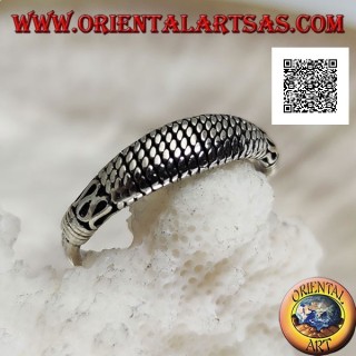Bague en argent avec une serpentine de style oriental et entrelacs