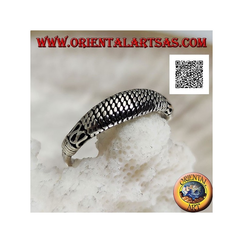 Silver ring with an oriental style serpentine and interweaving