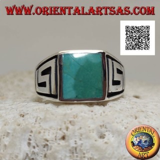 Bague en argent avec turquoise carrée naturelle et labyrinthe sur les côtés (30)