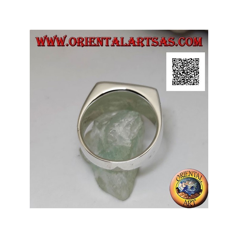 Anello in argento con corniola rettangolare orizzontale a filo bordo su montatura liscia