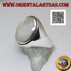 Silberring mit ovalem Cabochon-Perlmutt mit erhabener Kante auf einer glatten Fassung