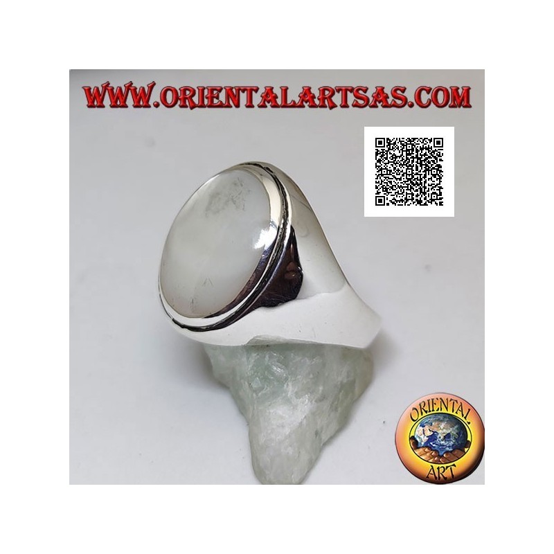 Silberring mit ovalem Cabochon-Perlmutt mit erhabener Kante auf einer glatten Fassung