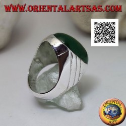 Bague en argent avec grand cabochon d'agate verte ovale et trois lignes obliques gravées sur les côtés