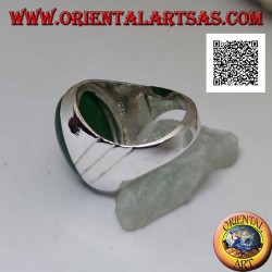 Bague en argent avec grand cabochon d'agate verte ovale et trois lignes obliques gravées sur les côtés