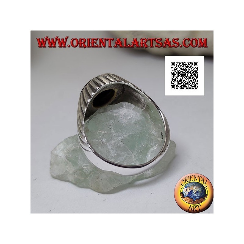 Silver ring with oval cabochon onyx and concentric hypnotic spiral engraved lines