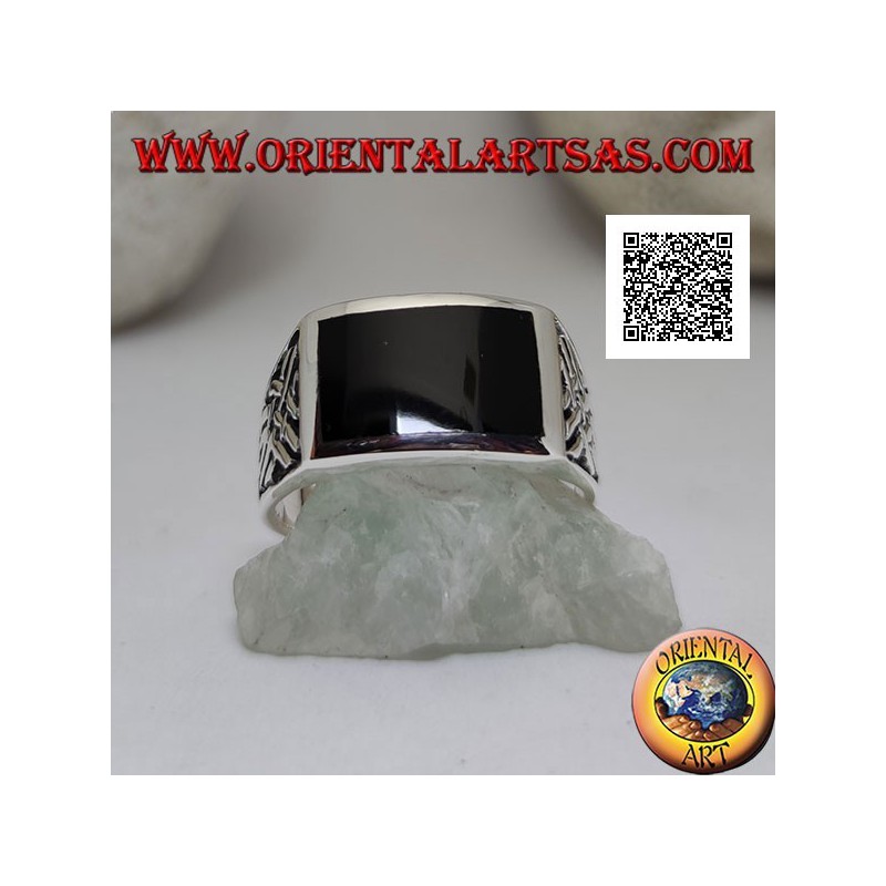Silver ring with horizontal rectangular onyx and Celtic bas-relief weaves on the sides