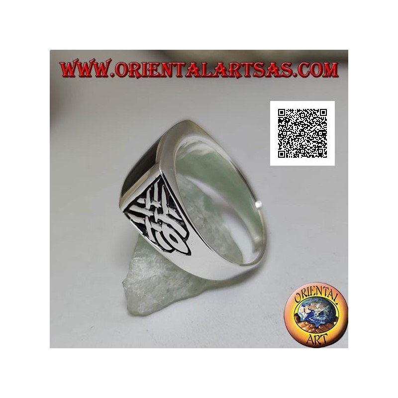 Silver ring with horizontal rectangular onyx and Celtic bas-relief weaves on the sides