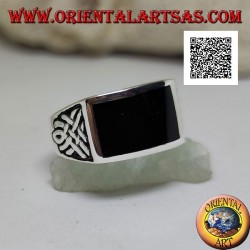 Silver ring with horizontal rectangular onyx and Celtic bas-relief weaves on the sides