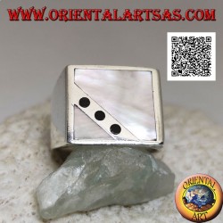 Silver ring with square mother-of-pearl cut obliquely from three onyx discs on a smooth setting