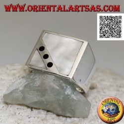 Silver ring with square mother-of-pearl cut obliquely from three onyx discs on a smooth setting