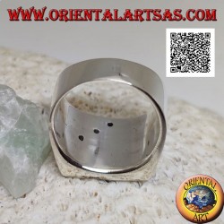 Silver ring with square mother-of-pearl cut obliquely from three onyx discs on a smooth setting