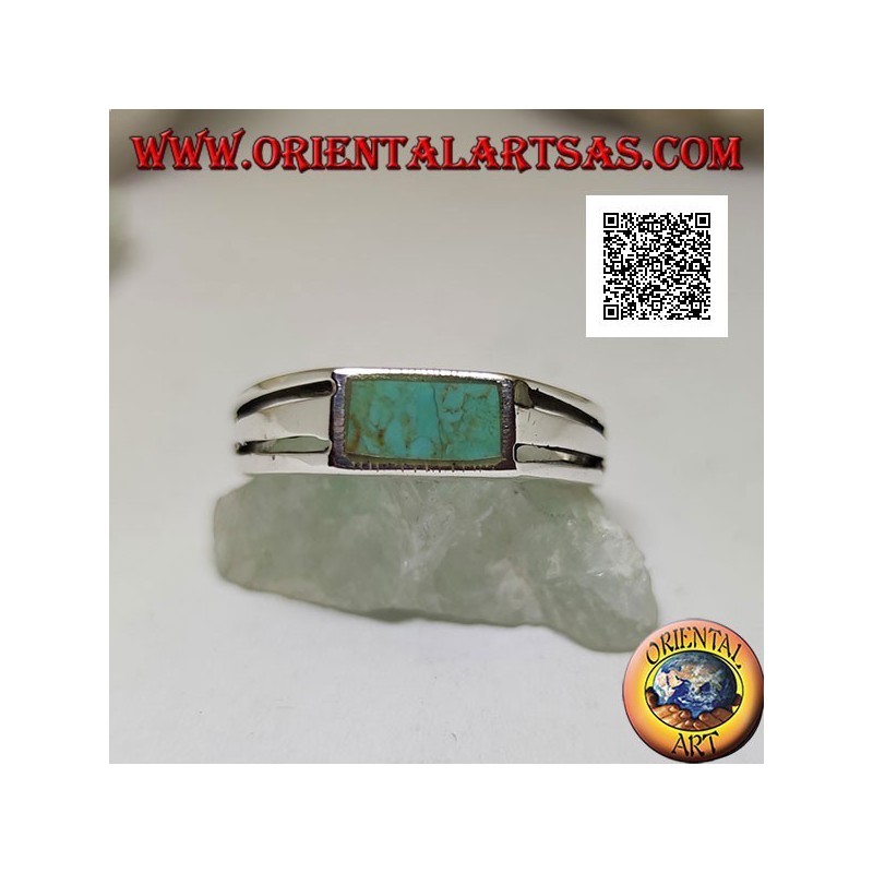 Bague en argent avec turquoise rectangulaire au ras du bord et deux lignes horizontales perforées sur les côtés