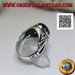 Bague en argent avec cabochon ovale agate verte sertie d'un décor ajouré sur les côtés