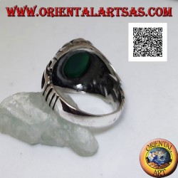 Anillo de plata con cabujón de ágata verde ovalada engastado con decoración calada en los laterales