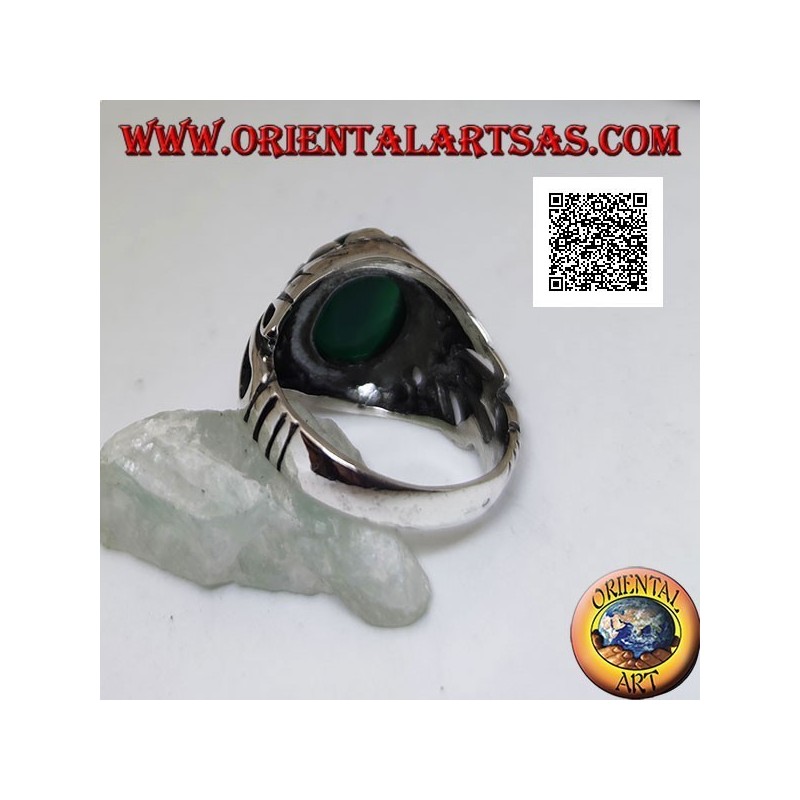 Anillo de plata con cabujón de ágata verde ovalada engastado con decoración calada en los laterales