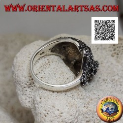 Anillo de plata en forma de tigre en posición ofensiva tachonado de marcasita por todo el cuerpo