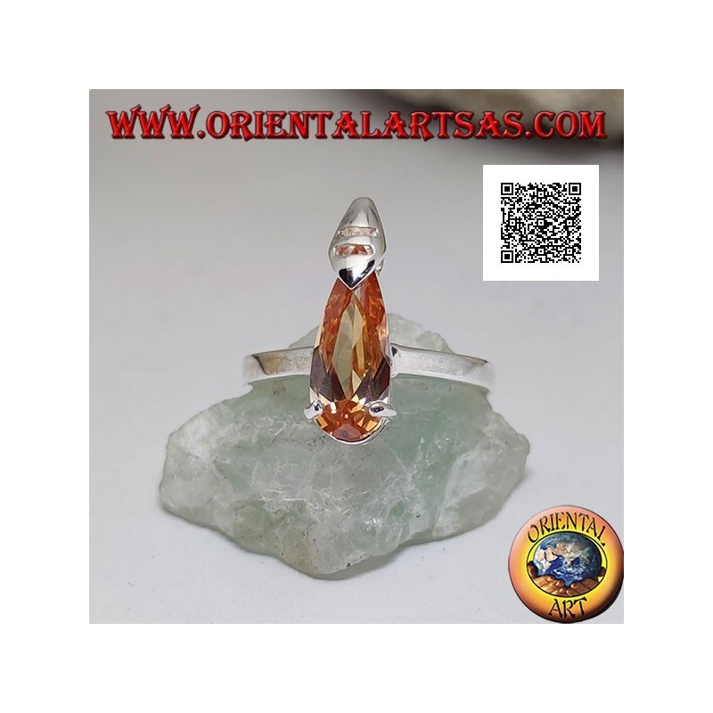 Anello in argento solitario con zircone champagne a goccia allungata incastonato