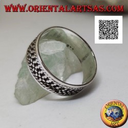 Bague en argent à décor de lignes verticales bas relief