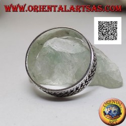 Bague en argent à décor de lignes verticales bas relief