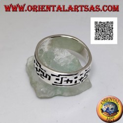 Anillo de plata de banda estrecha con incisiones de formas geométricas sucesivas