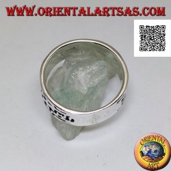 Schmalband-Silberring mit aufeinanderfolgenden Einschnitten geometrischer Formen