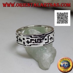 Schmalband-Silberring mit aufeinanderfolgenden Einschnitten geometrischer Formen