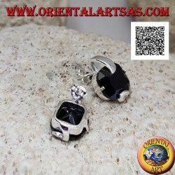 Boucles d'oreilles lobe en argent avec zircon spinelle carré sertis de 2 crochets épais et 2 fins
