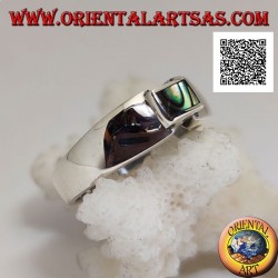 Anillo de plata con abulón rectangular (concha de paua) al ras con el borde de la junta de una banda lisa
